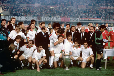 Nhờ HLV Sacchi, Milan trở thành thế lực lớn của bóng đá châu Âu với 2 chức vô địch C1 liên tiếp 1989 và 1990