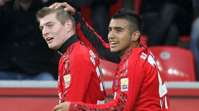 Arturo Vidal và Toni Kroos: Cùng thi đấu cho Bayer Leverkusen từ 2009 tới 2010