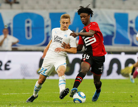 Camavinga (phải) mới 17 tuổi và đang chơi cực hay trong màu áo Rennes
