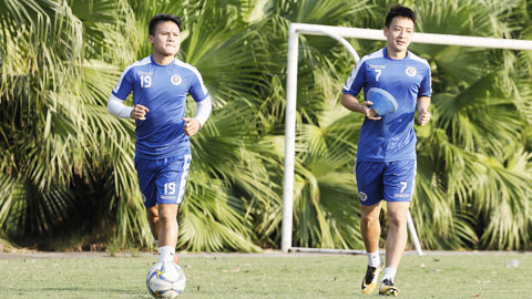 Hà Nội FC theo dõi cầu thủ tập luyện từ xa