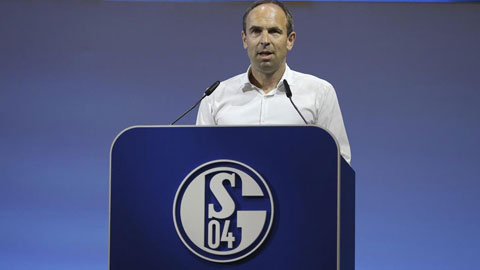 Giám đốc thương mại Alexander Jobst của Schalke phát biểu rất bi quan về tình hình CLB