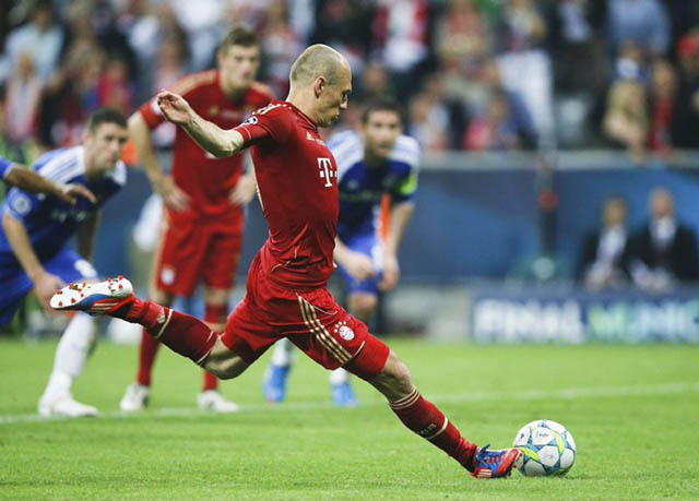 Cú sút này nếu thành bàn, Robben có thể đã có nhiều hơn 1 danh hiệu Champions League
