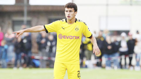 Từ ngày đến Dortmund, Mateu Morey hết dính chấn thương lại nhiễm Covid-19