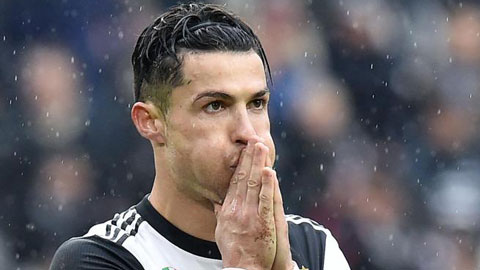 Ronaldo lo sốt vó khi xuất hiện ổ dịch Covid-19 ngay gần nơi cách ly