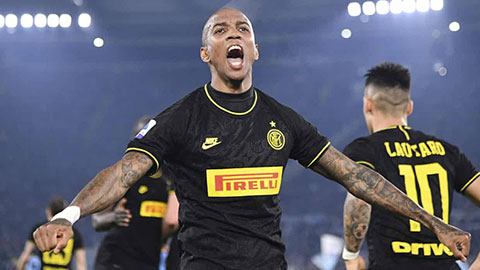 Ashley Young gia hạn thêm 1 năm với Inter