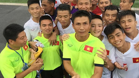 HLV thủ môn ĐT U22 Việt Nam sang tận Philippines học Anh ngữ