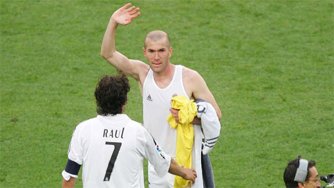 Real từng dùng siêu hợp đồng thuyết phục Zidane tiếp tục thi đấu