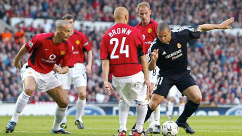 17 năm trước, Ronaldo lập hat-trick loại M.U ngay tại Old Trafford