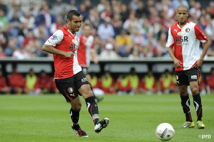 Giovanni van Bronckhorst (Feyenoord) - 3,75 triệu euro - Giải nghệ tháng 7/2010 khi 35 tuổi