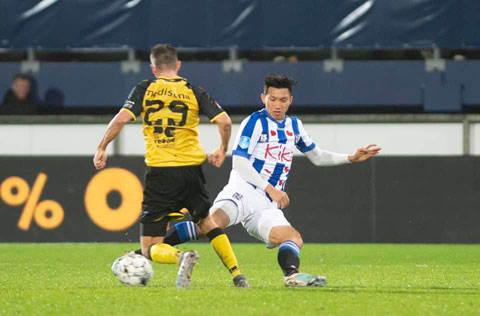 Văn Hậu trong trận đấu chính thức đầu tiên cho Heerenveen ở Cúp QG Hà Lan 2019/20