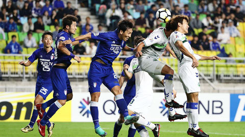 Một tình huống tranh bóng bổng tại K.League