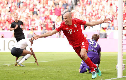 Robben vẫn còn rất nhớ bóng đá