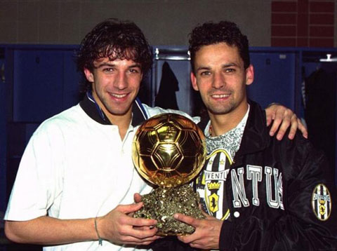 Alessandro Del Piero (trái) hoàn toàn xứng đáng kế tục chiếc áo “số 10” của huyền thoại Baggio