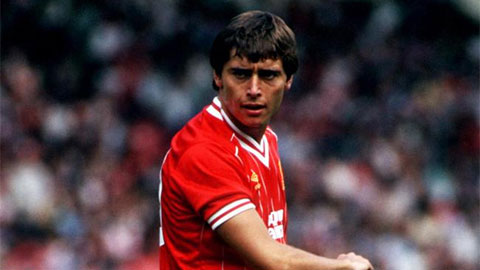 Cựu sao Liverpool và Man City qua đời ở tuổi 61 vì ung thư