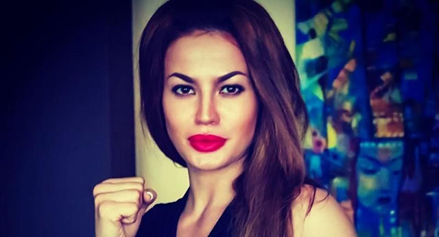 Zarina Tsoloyeva: Zarina sinh ra ở Kazakhstan nhưng đang thi đấu ở Nga. Ngoài sàn đấu, cô gái này thỉnh thoảng còn làm người mẫu ảnh. Trang Instagram cá nhân của Zarina nhận được gần 20.000 lượt người theo dõi sau khi cô được đánh giá có chiếc môi hệt ngôi sao Hollywood Angelina Jolie