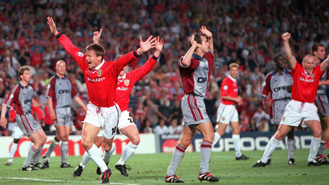 Sheringham ăn mừng bàn thắng gỡ hòa 1-1 cho M.U trước Bayern ở phút 90+1 mở ra cú ngược dòng thần kỳ ở chung kết Champions League 1998/99