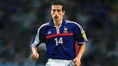 Johan Micoud, cái bóng bên lề sự nghiệp của Zinedine Zidane Johan Micoud, cái bóng bên lề sự nghiệp của Zinedine Zidane