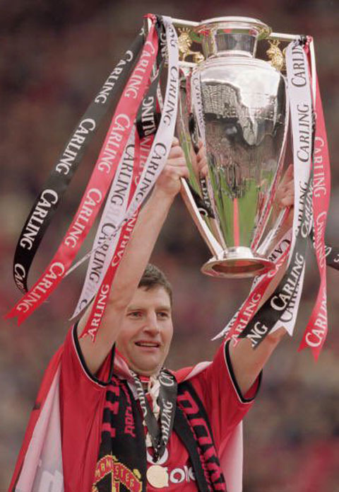 Denis Irwin giành tới 7 chức vô địch Premier League sau 12 năm khoác áo M.U