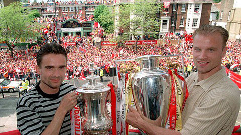 Overmars góp công lớn giúp Arsenal đoạt cú đúp khi mới đến Premier League