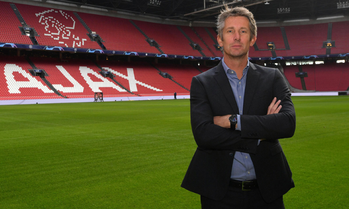 Trước đó, họ đã mời Van der Sar rời Ajax về Man United