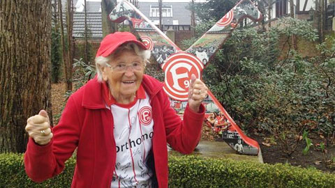 Cụ bà 97 tuổi và tình yêu bất diệt với Duesseldorf 