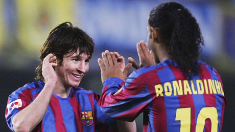 "Ronaldinho hơn đứt Messi, lối chơi khiến Chúa cũng rung động" "Ronaldinho hơn đứt Messi, lối chơi khiến Chúa cũng rung động"