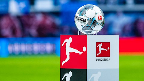 Bundesliga trở lại trong mối lo ngại 'giọt bắn' lây truyền virus corona
