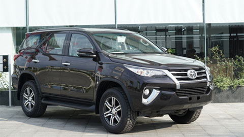 Toyota Fortuner giảm giá cực mạnh, đè Hyundai Santa Fe, Ford Everest, Mazda CX-8