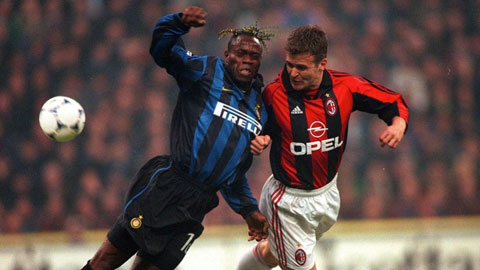 Sau thành công cùng Olympic Nigeria, Taribo West (trái) được Inter mua và gắn bó 2 mùa ở CLB này
