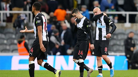 Giấc mơ 'đổi đời' của Newcastle nguy cơ tan vỡ vì màn đánh hội đồng ở giải Ngoại hạng Anh
