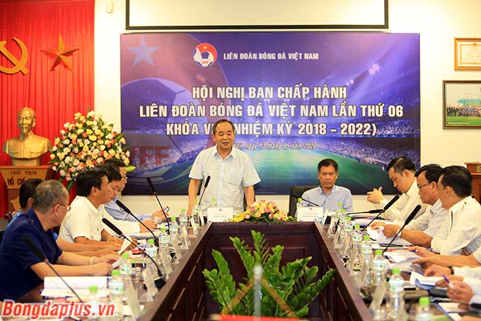 Chủ tịch VFF - Lê Khánh Hải phát biểu khai mạc hội nghị - Ảnh: Đức Cường 