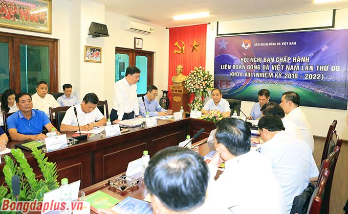 Tổng thư ký VFF - Lê Hoài Anh báo cáo các nội dung tại Hội nghị 