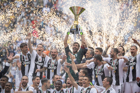 Juventus vô địch Serie A 8 mùa gần đây sau khi Andrea Agnelli (ảnh nhỏ) được bổ nhiệm vào vị trí chủ tịch CLB