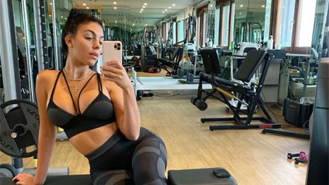 Bạn gái Ronaldo khoe thân hình 'bỏng mắt' trong phòng gym