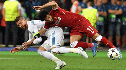 Chiellini nể phục 'dã tâm' của Ramos khi bẻ tay Salah 