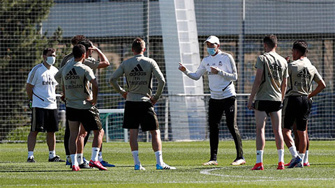Real chia đội hình tập luyện, Zidane trực tiếp 
