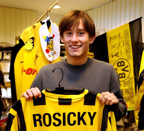 Rosicky cập bến Dortmund với mức giá kỷ lục thời điểm đó
