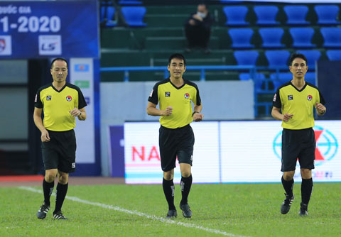 Các trọng tài đã chuẩn bị sẵn tinh thần cho ngày trở lại của các giải bóng đá chuyên nghiệp Việt Nam	Ảnh: MINH TUẤN