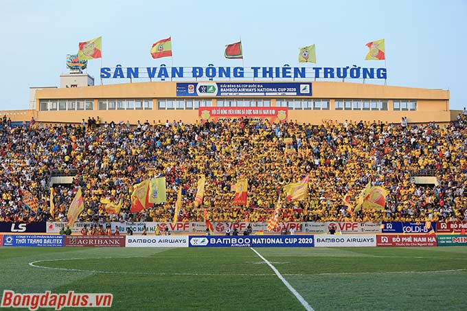 Sau 2 tháng rưỡi tạm nghỉ vì dịch Covid-19, bóng đá Việt Nam đã trở lại với trận đấu giữa DNH Nam Định và HAGL thuộc vòng loại Cúp Quốc gia Bamboo Airways 2020