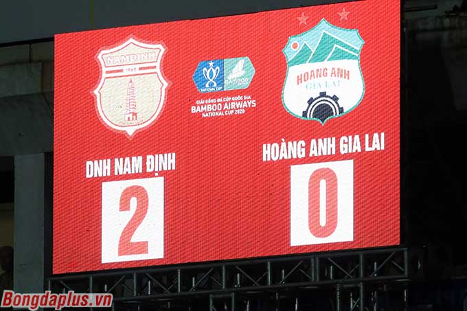Lần đầu tiên sau 13 năm, HAGL mới để thua Nam Định. Một kết quả đáng buồn với thầy trò Lee Tae Hoon