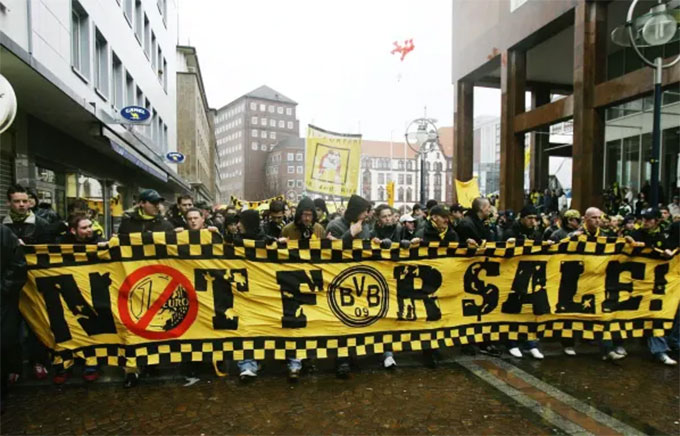 Dortmund từng suýt bị phá sản
