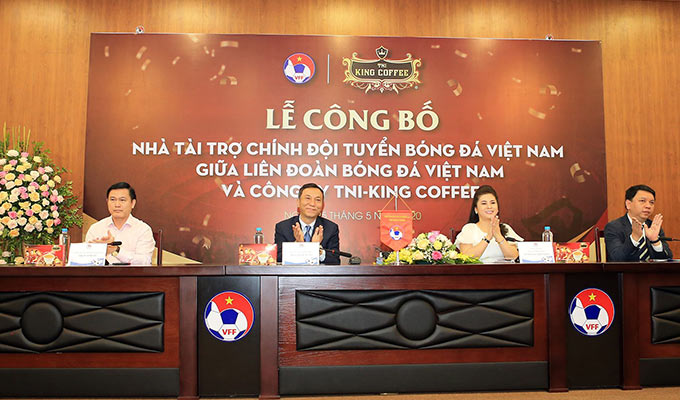 Lễ công bố nhà tài trợ chính giữa VFF và Công ty TNI King Coffee - Ảnh: Đức Cường 