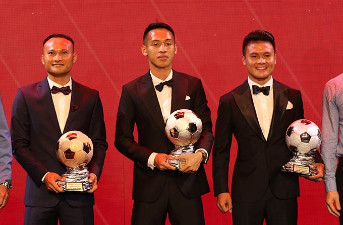 Đáng tiếc là Quang Hải không thể có lần thứ 2 giành Quả bóng Vàng. Hùng Dũng đã trở thành chủ nhân của danh hiệu này vào năm nay.