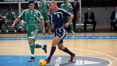Zidane tham gia giải cứu futsal