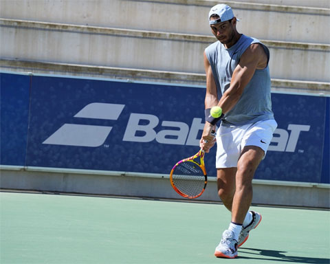 Nadal đang tập luyện ở Học viện quần vợt của anh tại quê nhà Mallorca