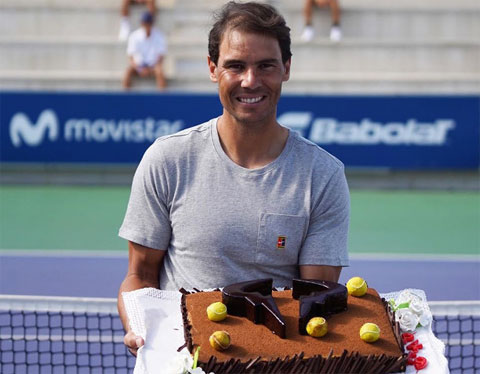 Nadal tổ chức sinh nhật tuổi 34 tại Học viện quần vợt của mình ở quê nhà Mallorca