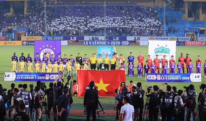 Cuộc chạm trán giữa Hà Nội và HAGL chiều ngày 6/6 là trận cầu tâm điểm của vòng 3 V.League 2020. Ngoài sự cổ vũ đông đảo của NHM, màn "đại chiến" này cũng nhận được sự quan tâm đặc biệt của các vị khách quý 