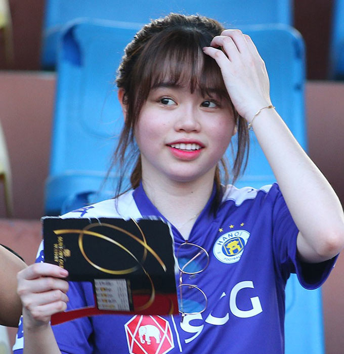 Hình ảnh có phần nhí nhảnh của bạn gái tiền vệ đang khoác áo Hà Nội FC