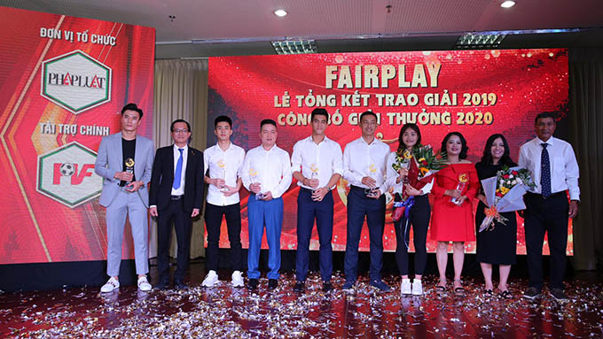 U23 Việt Nam và 2 CDV nữ từ Quảng Ninh nhận 2 giải phụ.