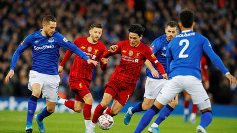 Liverpool được 'bật đèn xanh' để đăng quang trên sân của đối thủ truyền kiếp
